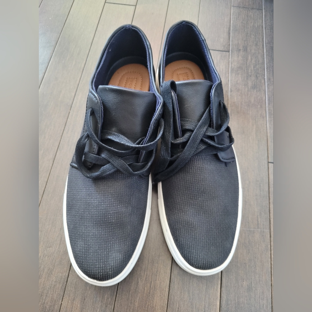 NEW Tommy Hilfiger Size 10 Black Casual Shoes